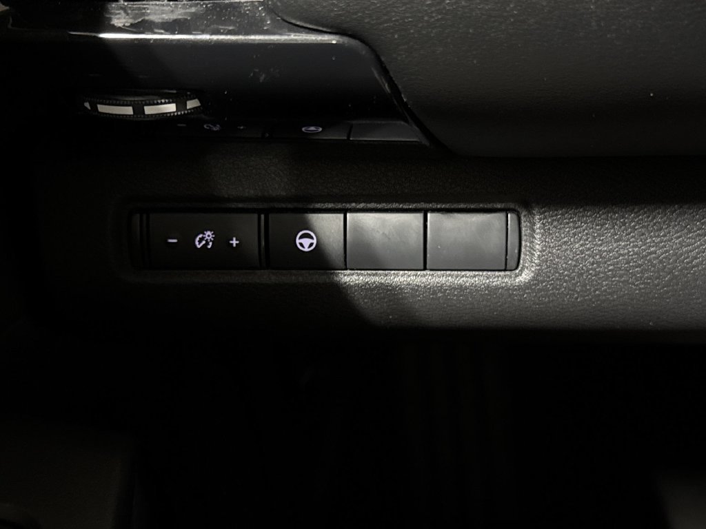 Used 2024 Nissan Pathfinder SV AWD/4WD image 18