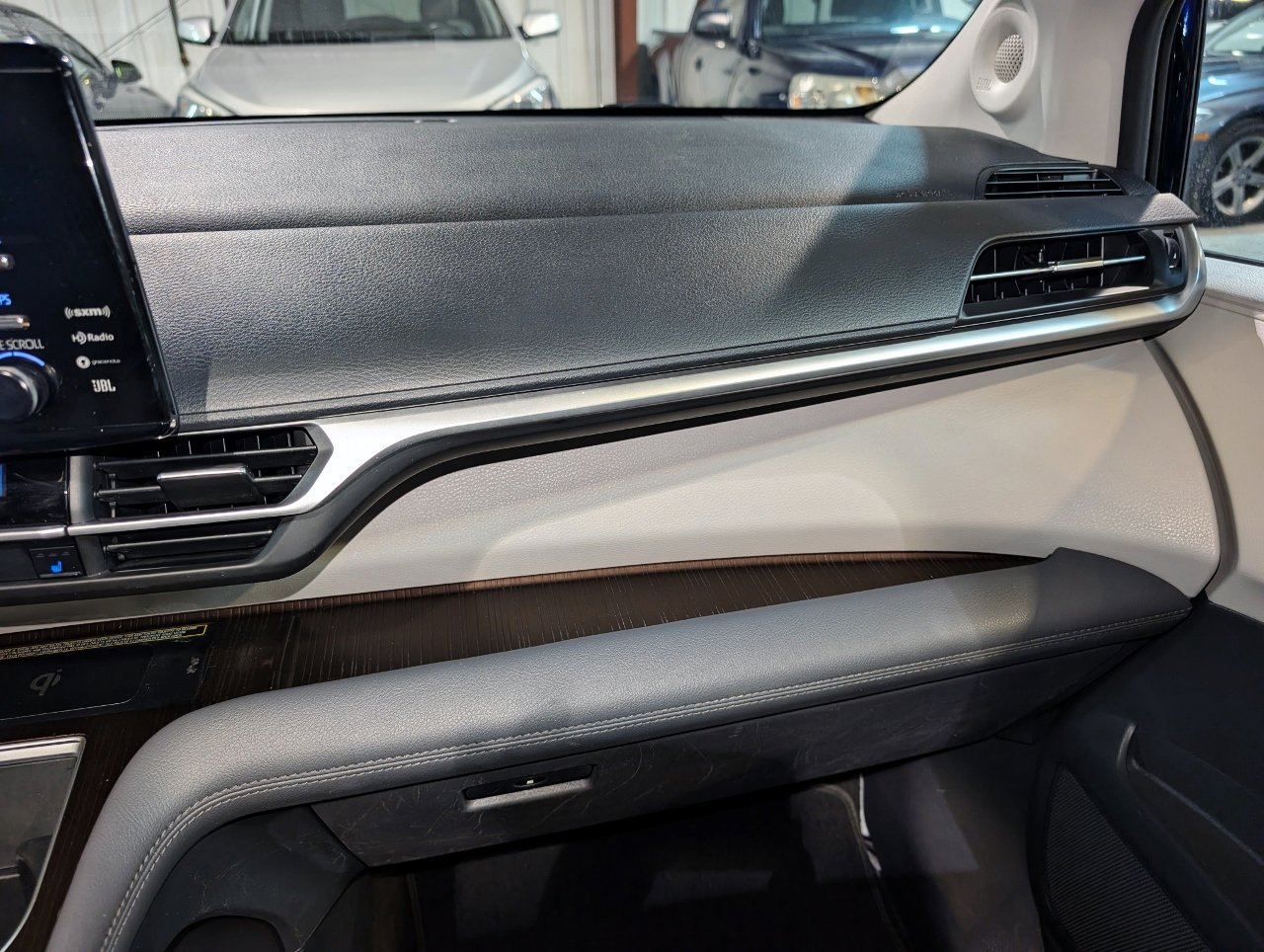 Used 2021 Toyota Sienna XLE w/ XLE Plus Package FWD image 38