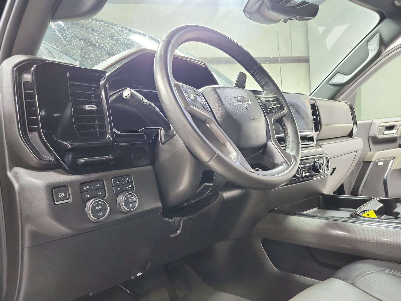 Used 2024 Chevrolet Silverado 2500 ZR2 w/ Technology Package AWD/4WD image 18