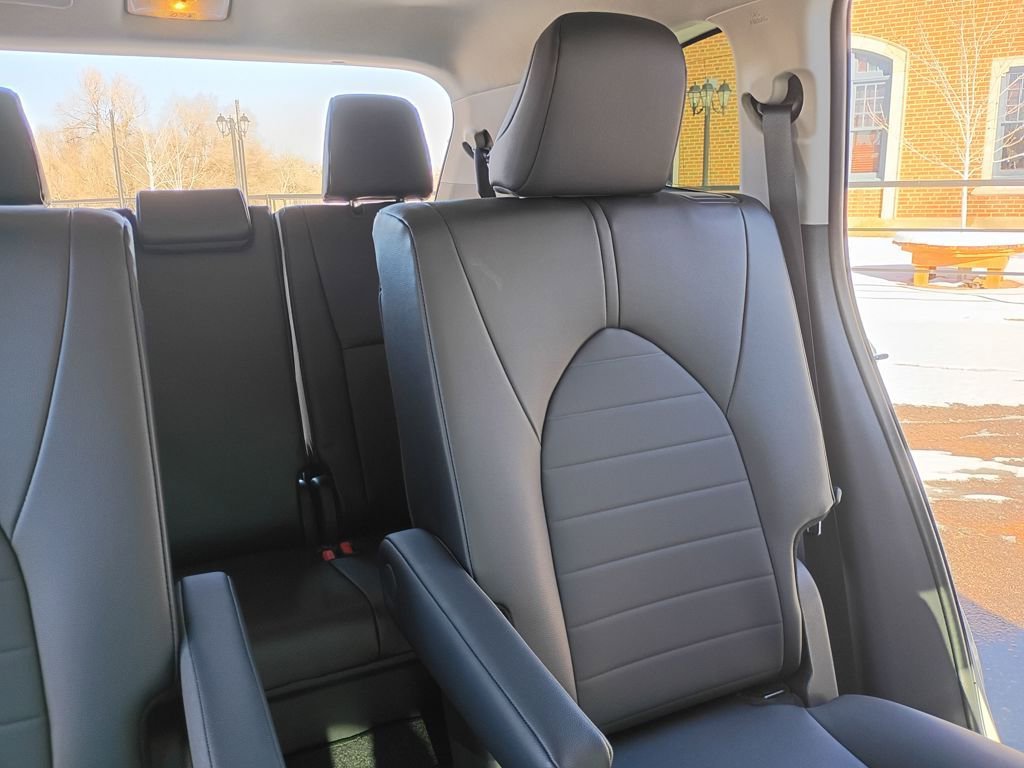 Used 2024 Toyota Highlander XLE image 18