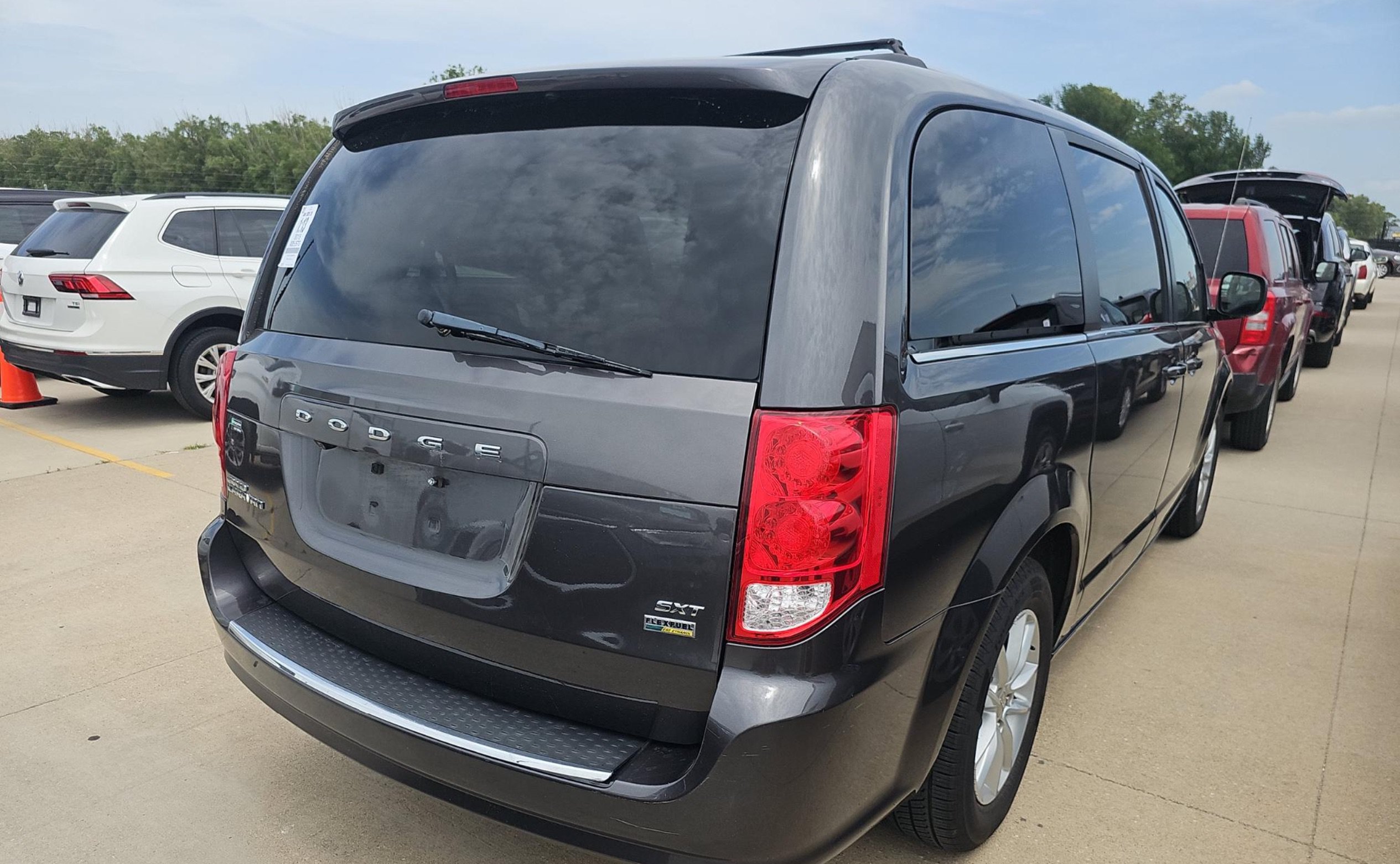 Used 2019 Dodge Grand Caravan SXT FWD image 4