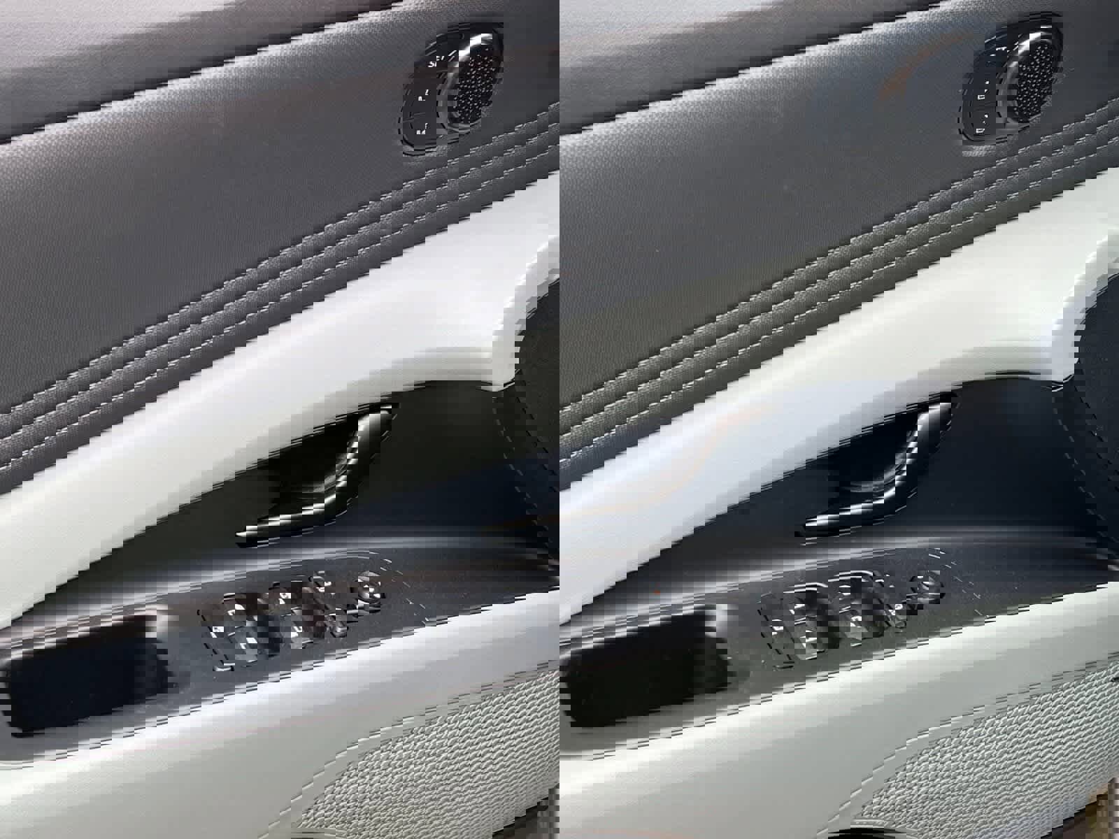 New 2025 Hyundai Elantra Limited image 13