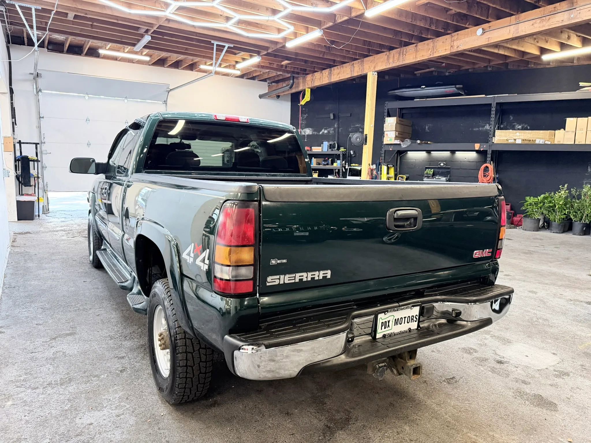 Used 2005 GMC Sierra 2500 SLT AWD/4WD image 4