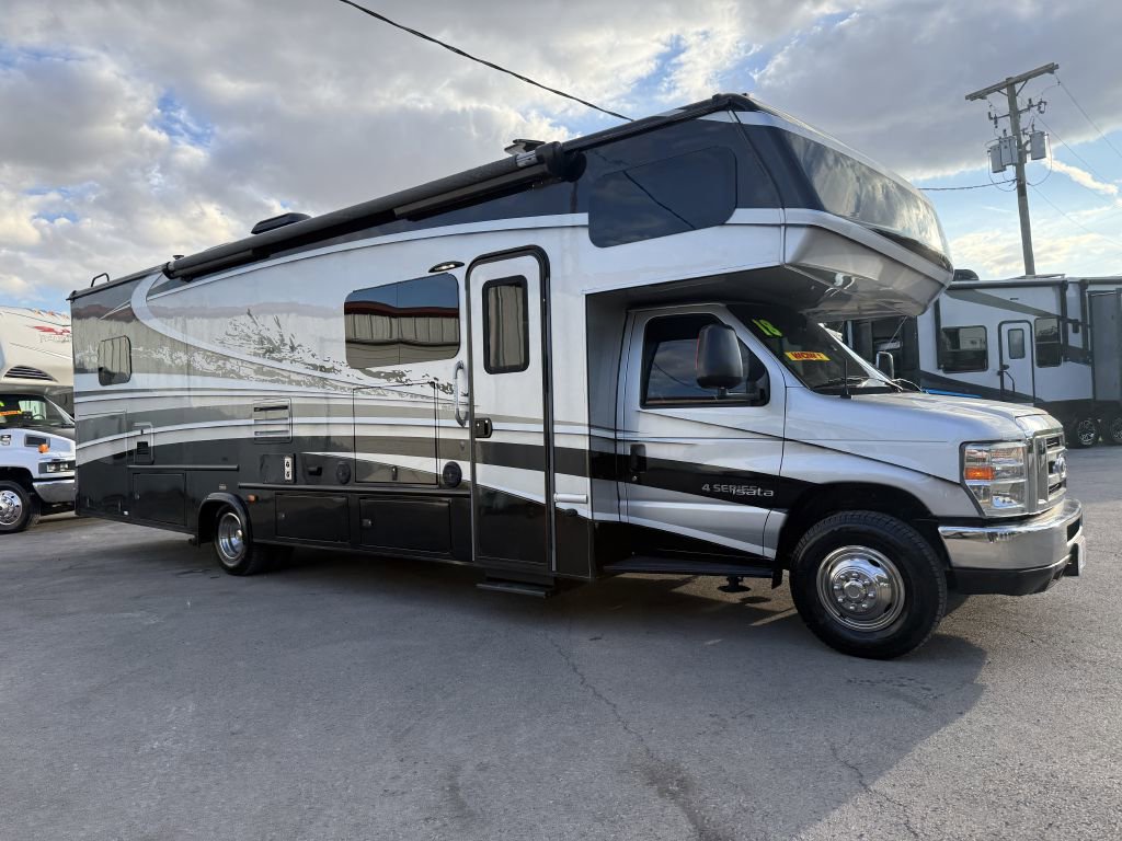 Used 2017 Ford E-450 and Econoline 450 Super Duty w/ Motorhome Prep Package RWD image 35