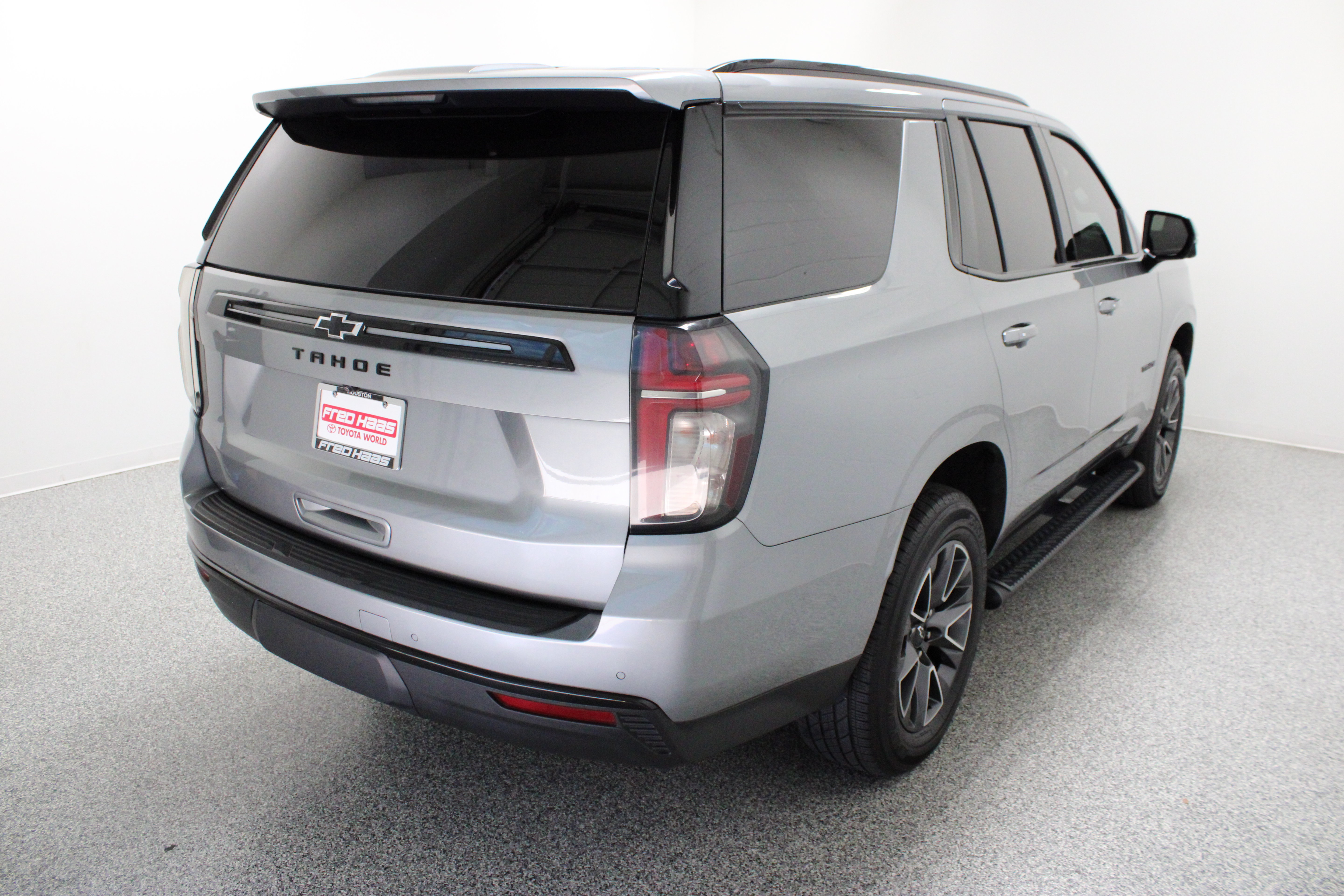 Used 2023 Chevrolet Tahoe Z71 w/ Luxury Package AWD/4WD image 7