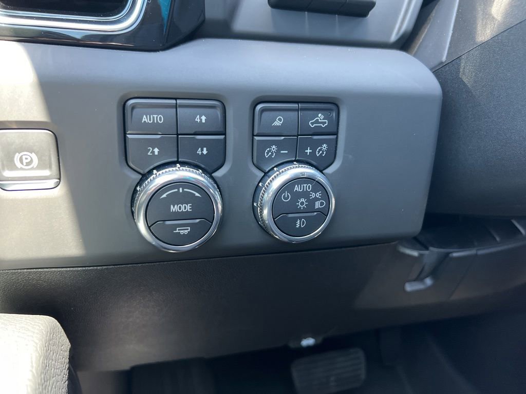 Used 2025 GMC Sierra 3500 Denali w/ Technology Package AWD/4WD image 34