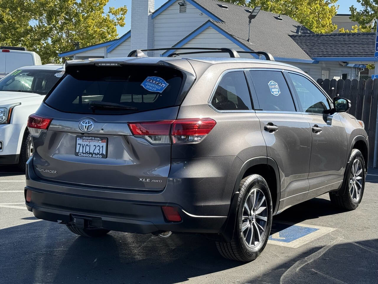 Used 2017 Toyota Highlander XLE image 6