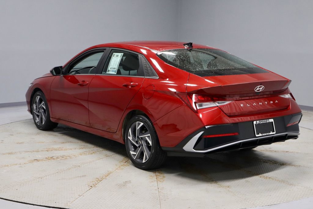 Used 2025 Hyundai Elantra SEL image 11