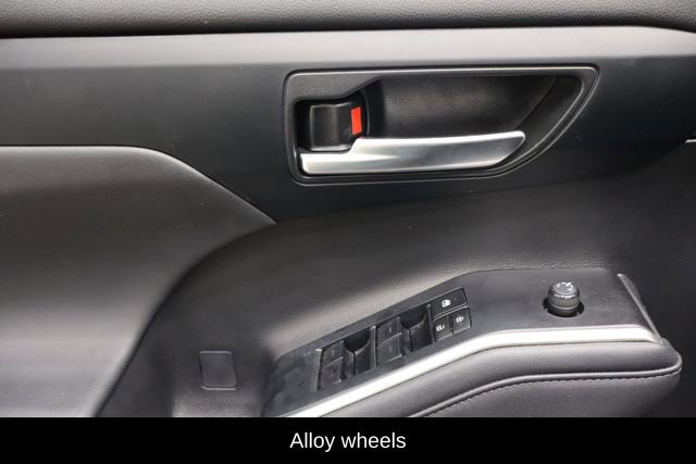 Used 2023 Toyota Highlander XSE image 18