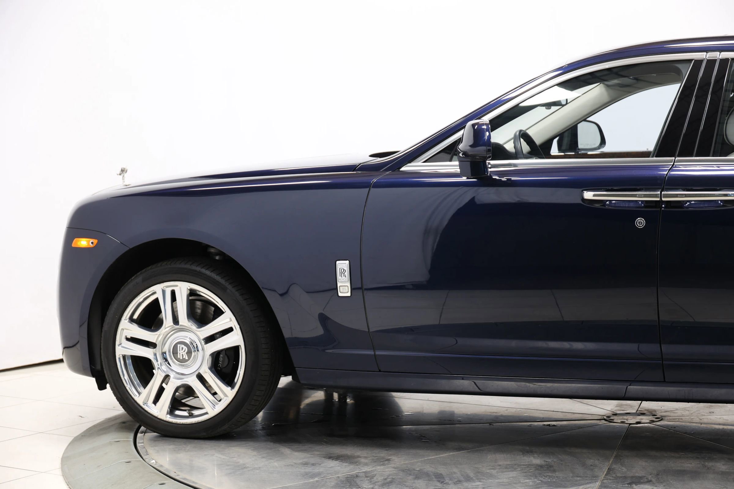 Used 2015 Rolls-Royce Ghost image 9