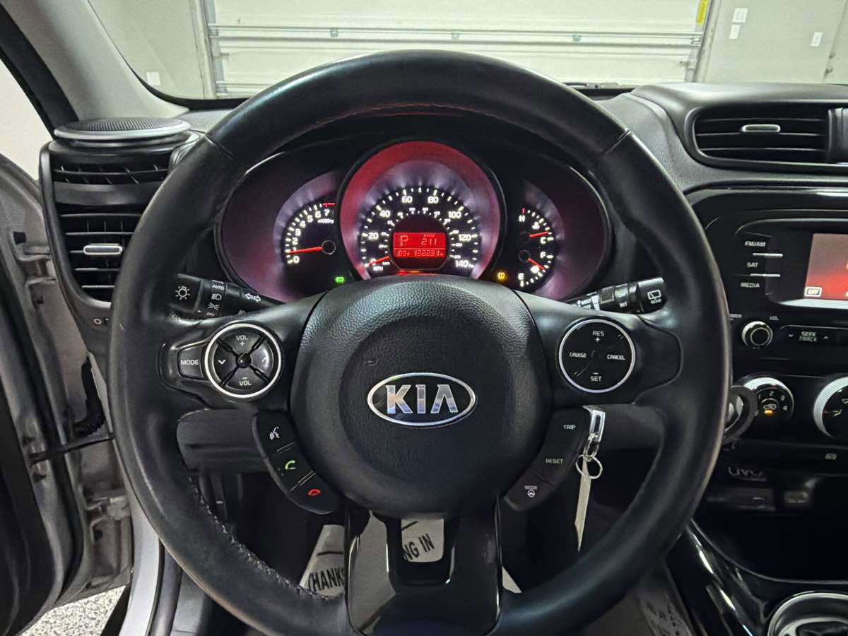 Used 2016 Kia Soul ! FWD image 16