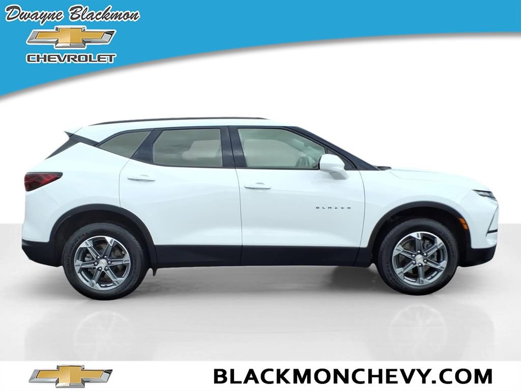 Used 2023 Chevrolet Blazer LT w/ Convenience Package FWD image 2