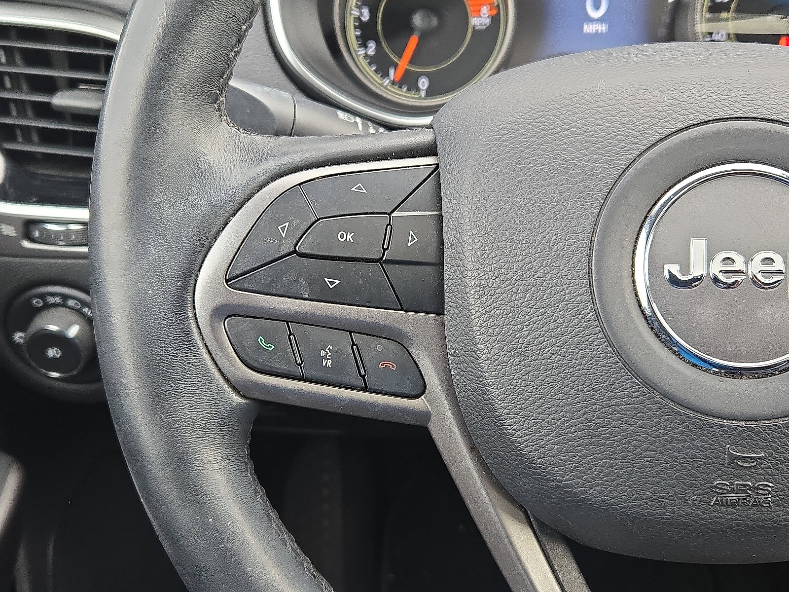 Used 2019 Jeep Cherokee Limited image 21