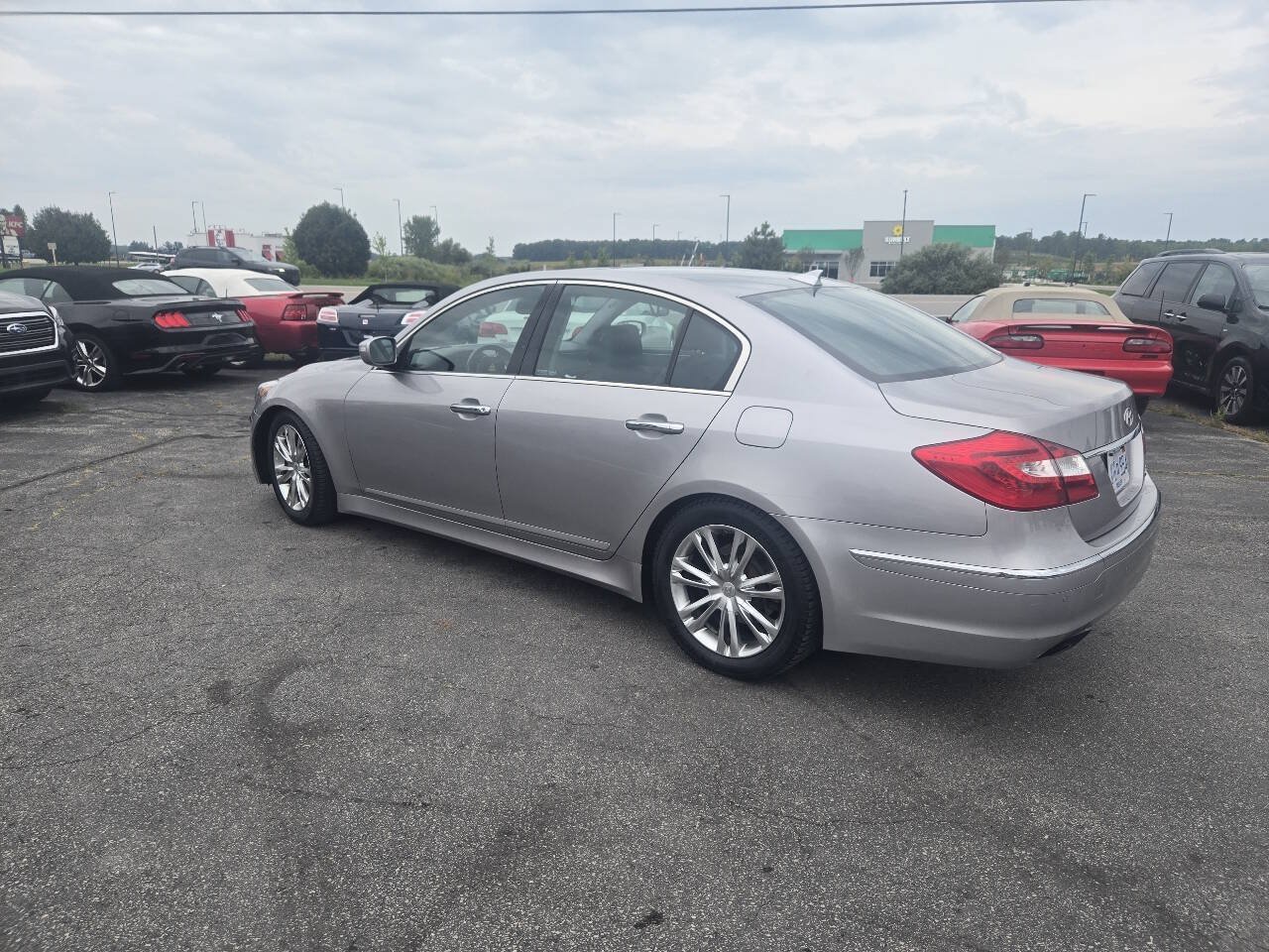 Used 2012 Hyundai Genesis 3.8 w/ Premium Pkg RWD image 9