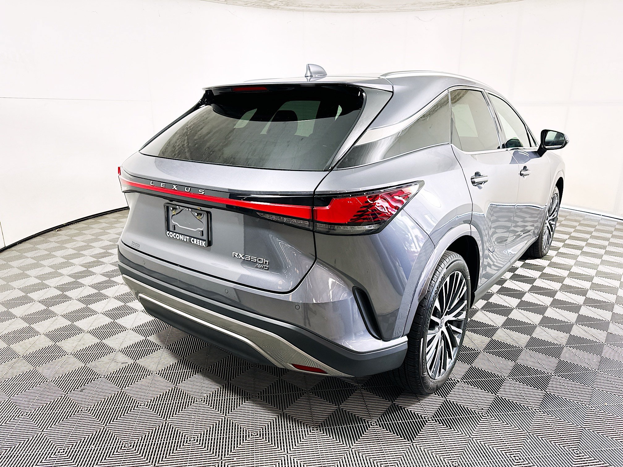 Used 2023 Lexus RX 350 w/ Accessory Package (2T) AWD/4WD image 3