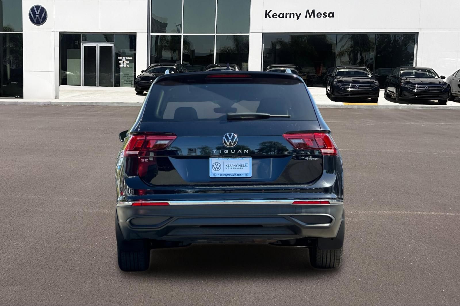 Used 2023 Volkswagen Tiguan SE w/ Panoramic Sunroof Package AWD/4WD image 5