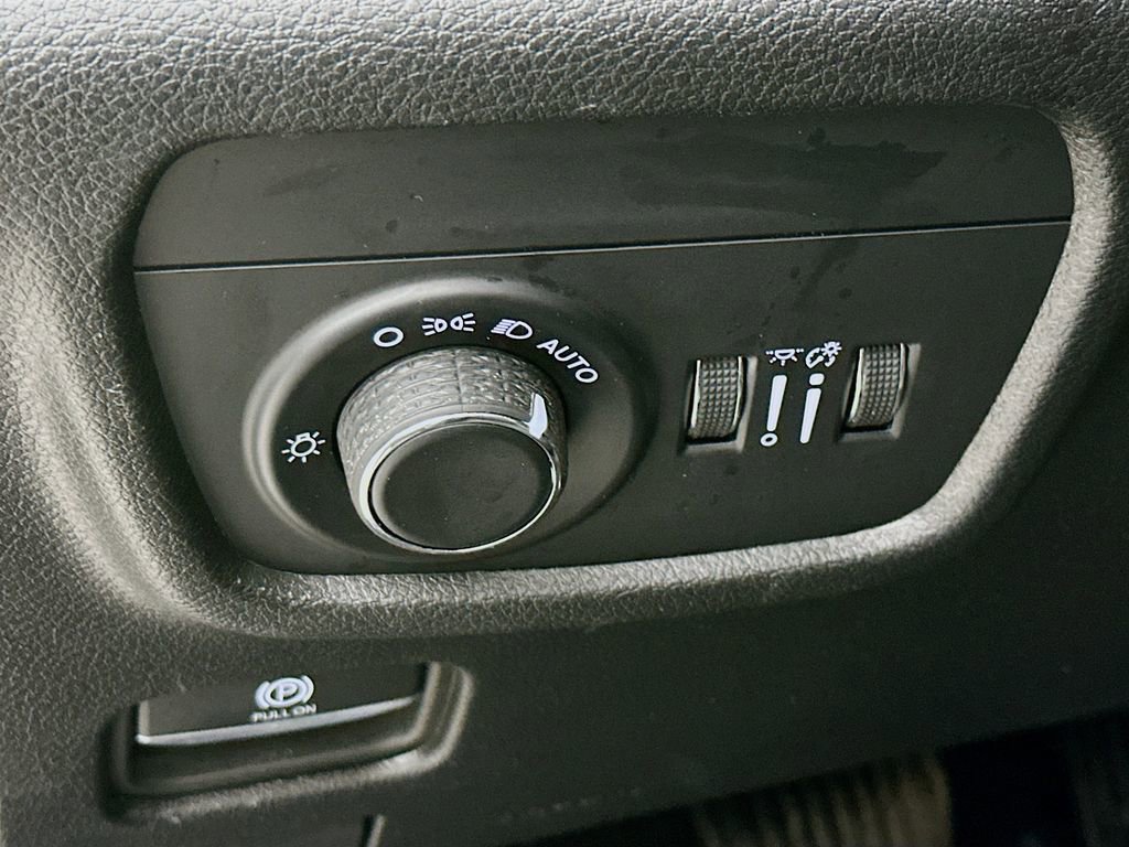 Certified 2025 Jeep Grand Cherokee L Laredo image 17