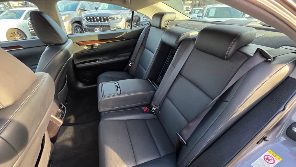 Used 2016 Lexus ES 350 w/ Navigation System Package FWD image 32