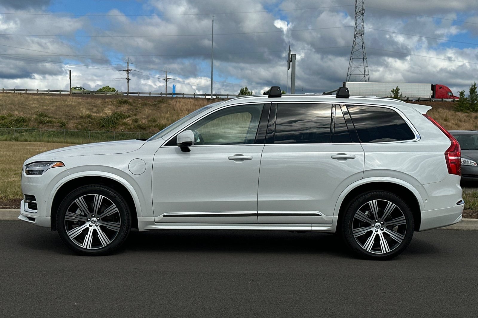 Used 2025 Volvo XC90 T8 Ultra w/ Protection Package Premier AWD/4WD image 6