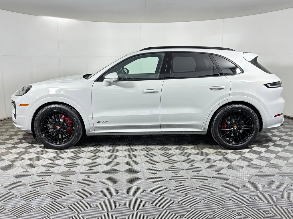 New 2026 Porsche Cayenne GTS image 2