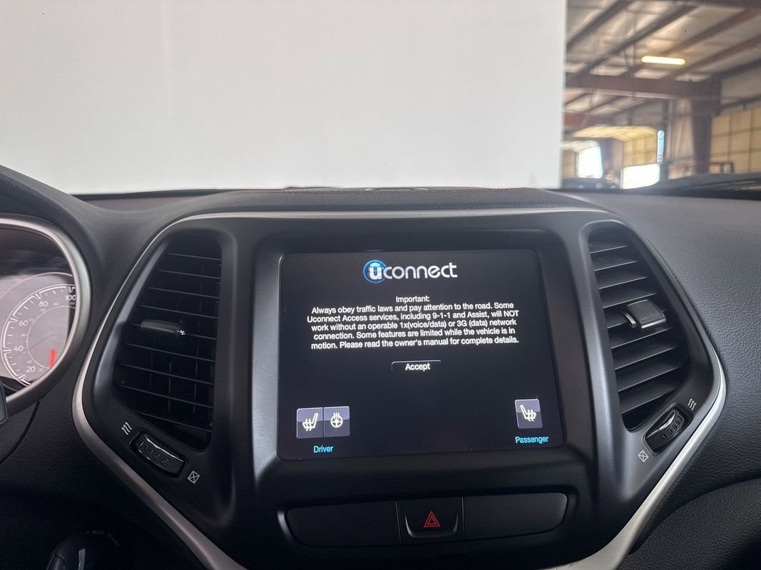 Used 2016 Jeep Cherokee Trailhawk w/ Leather Interior Group image 13