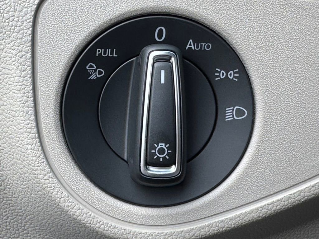 Used 2021 Volkswagen Atlas SEL Premium image 17