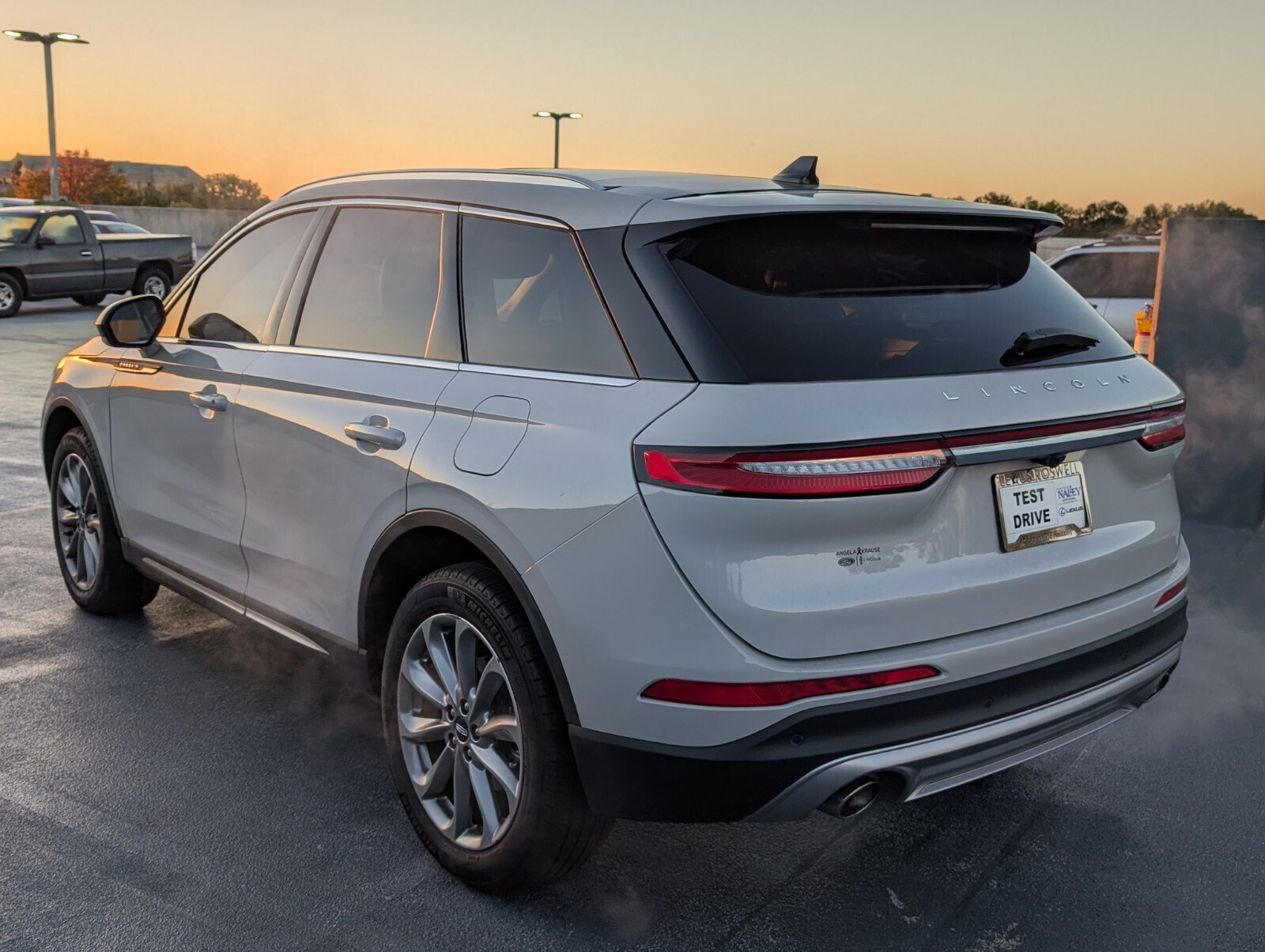 Used 2022 Lincoln Corsair FWD w/ Premium Package image 3