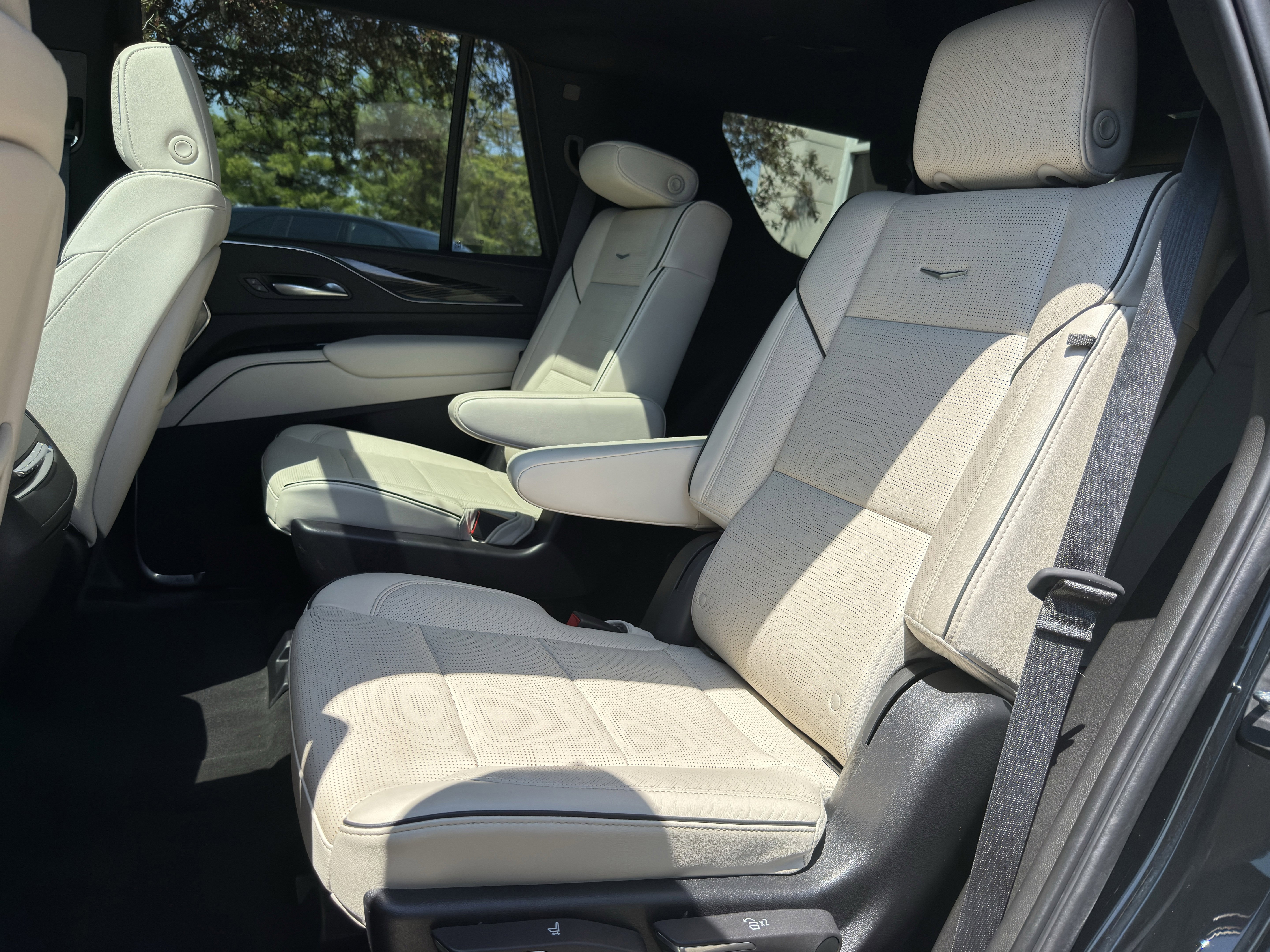 Used 2023 Cadillac Escalade Sport w/ Touring Package AWD/4WD image 22