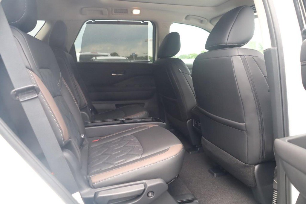 New 2026 Nissan Pathfinder Platinum AWD/4WD image 23