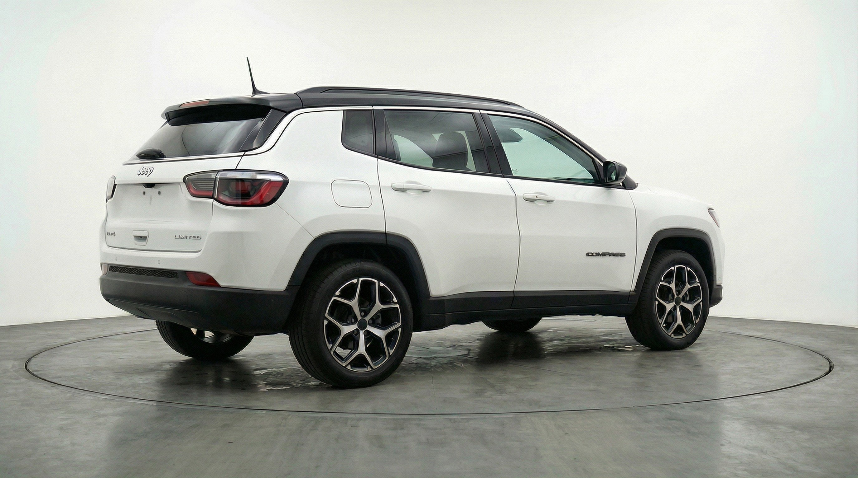 Used 2025 Jeep Compass Limited image 9