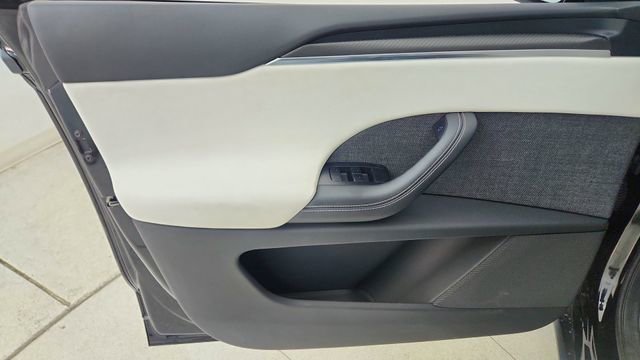 Used 2024 Tesla Model X Plaid image 39