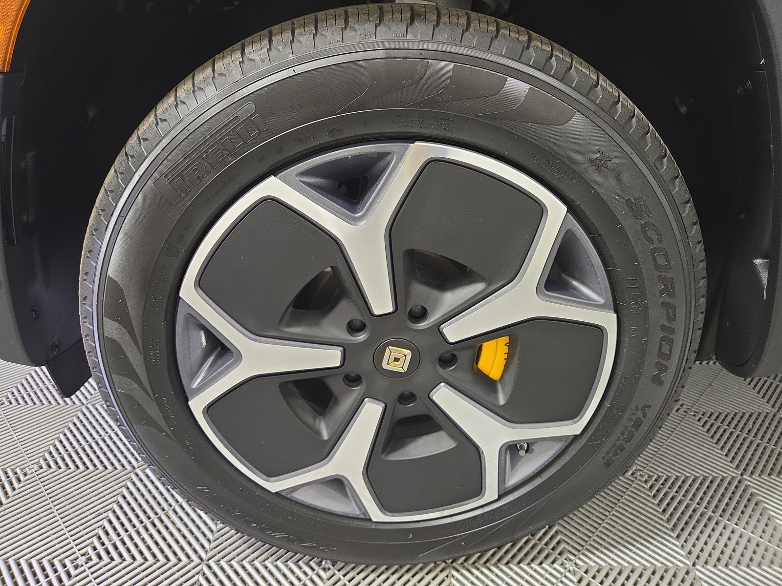 Used 2022 Rivian R1T Adventure image 9