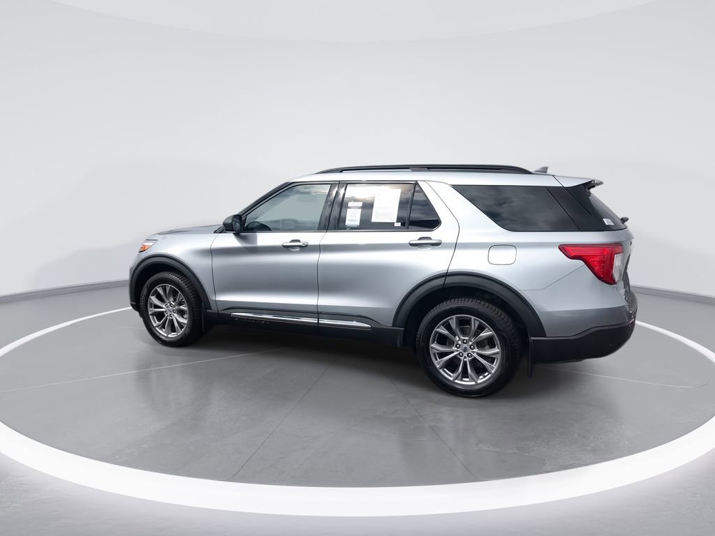 Used 2022 Ford Explorer XLT w/ Equipment Group 202A AWD/4WD image 6