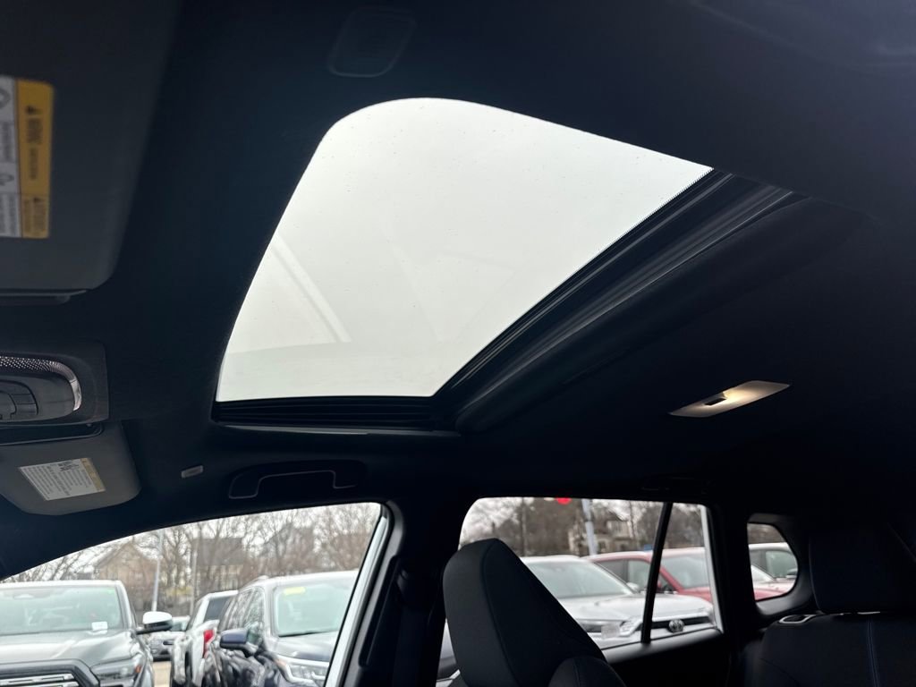 Used 2024 Toyota Corolla Cross SE w/ Moonroof Package image 17