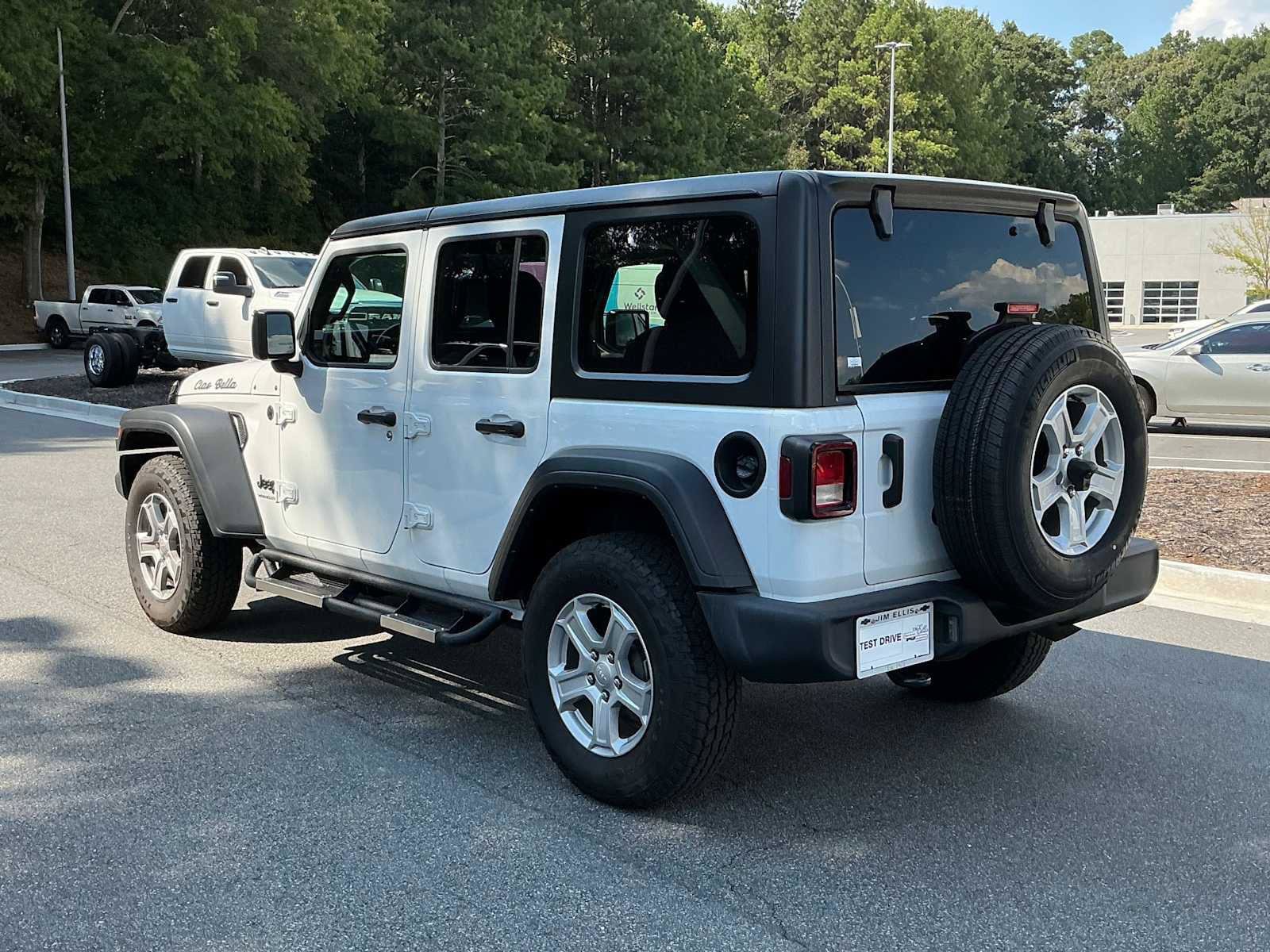 Used 2023 Jeep Wrangler Unlimited Sport AWD/4WD image 3