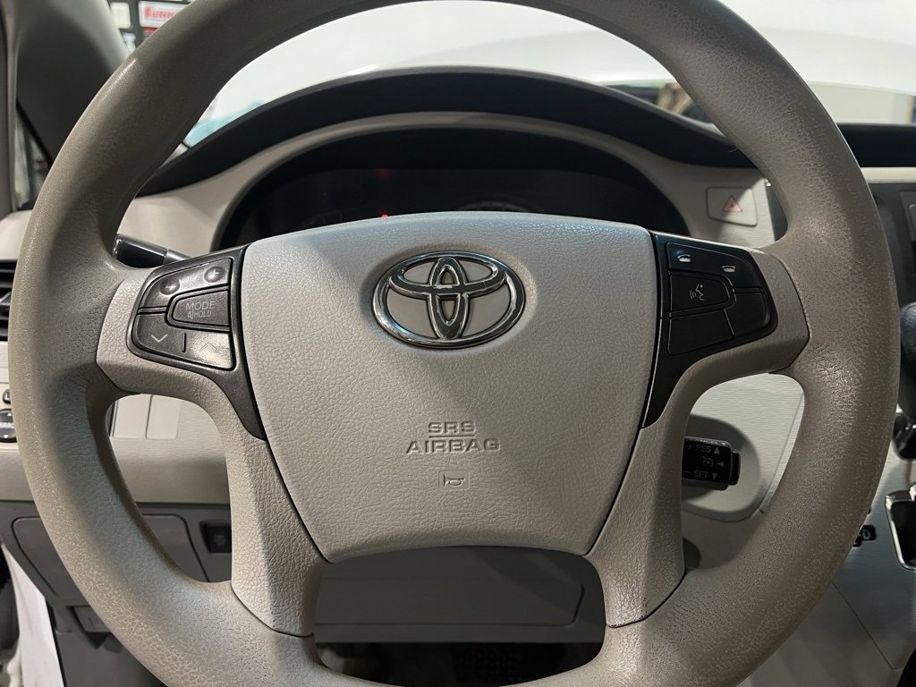 Used 2011 Toyota Sienna LE image 7