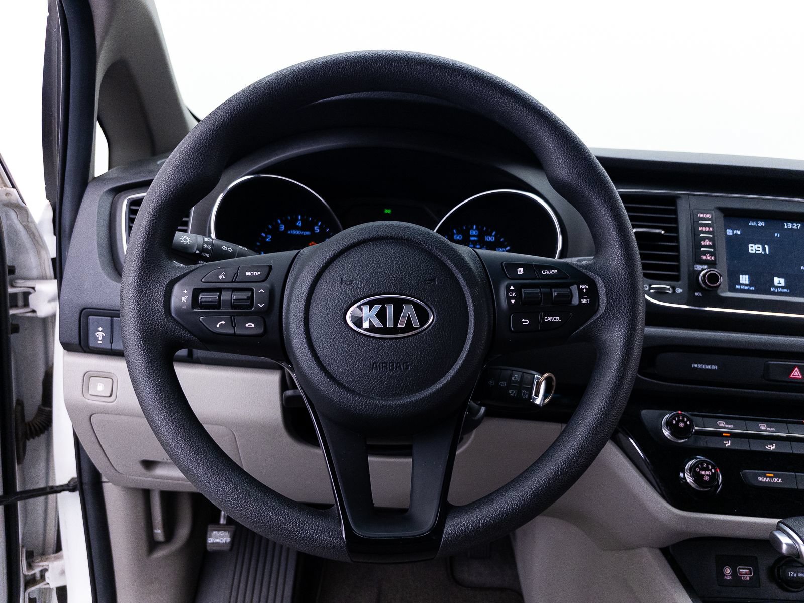 Used 2019 Kia Sedona LX FWD image 24