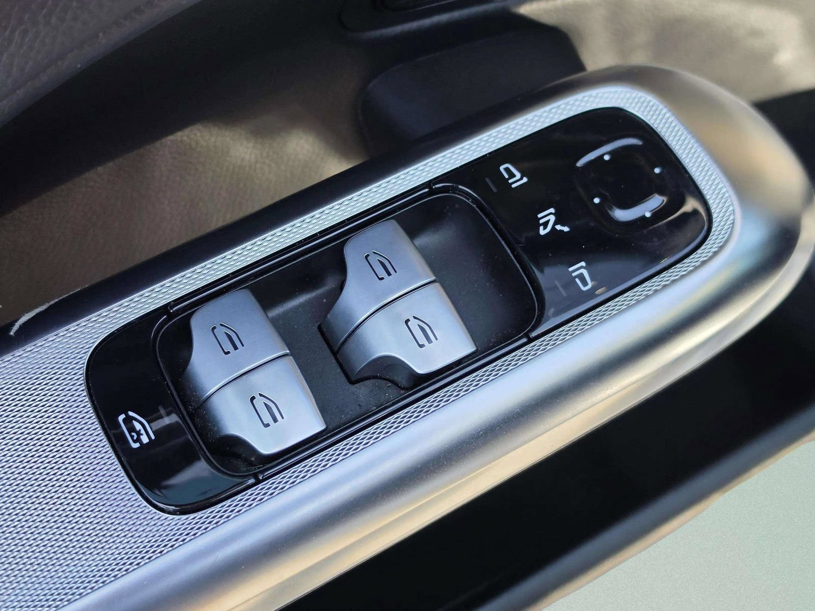 Used 2025 Mercedes-Benz E 350 4MATIC Sedan image 29