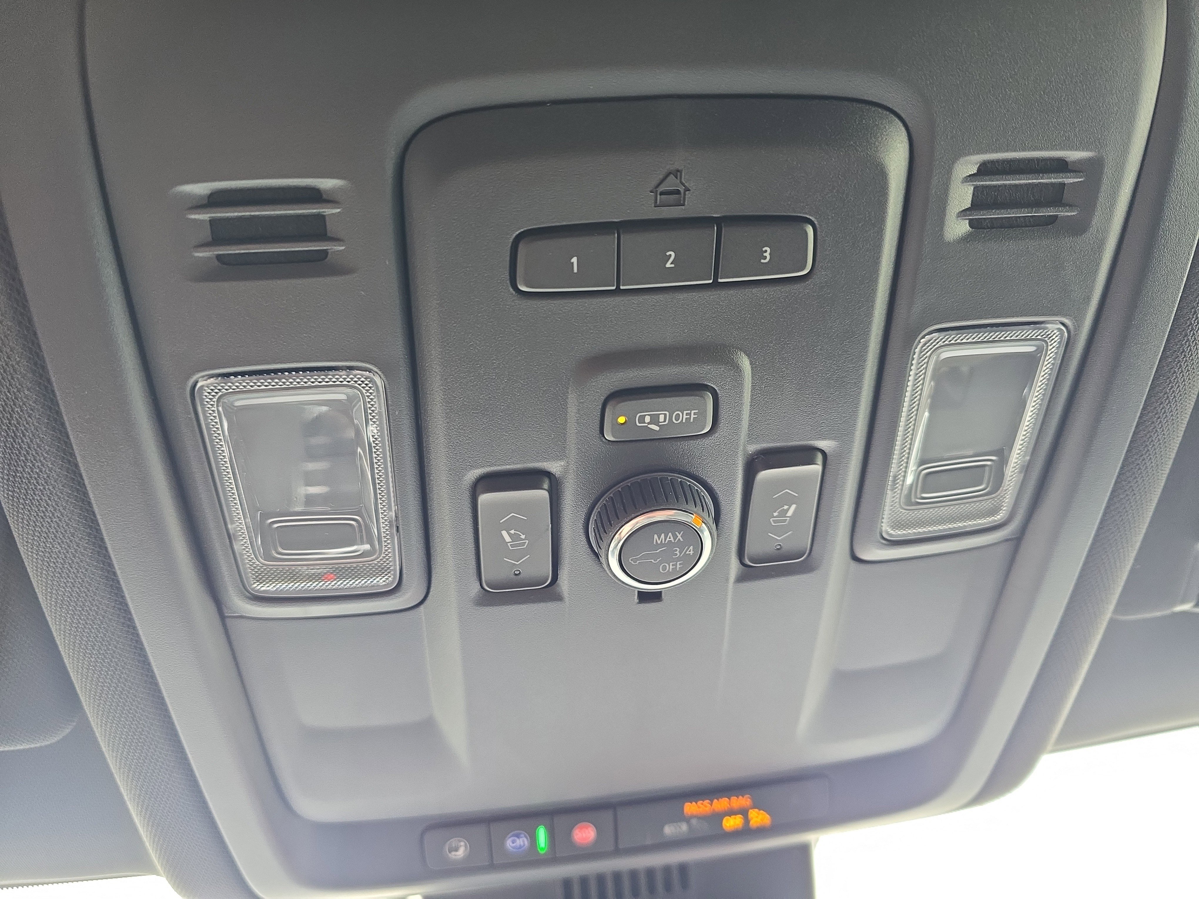 Used 2024 GMC Yukon SLT w/ SLT Luxury Package image 39