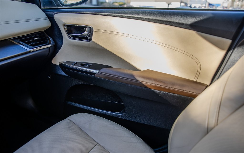 Used 2017 Toyota Avalon Limited FWD image 21