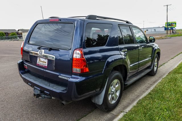 Used 2007 Toyota 4Runner SR5 AWD/4WD image 5