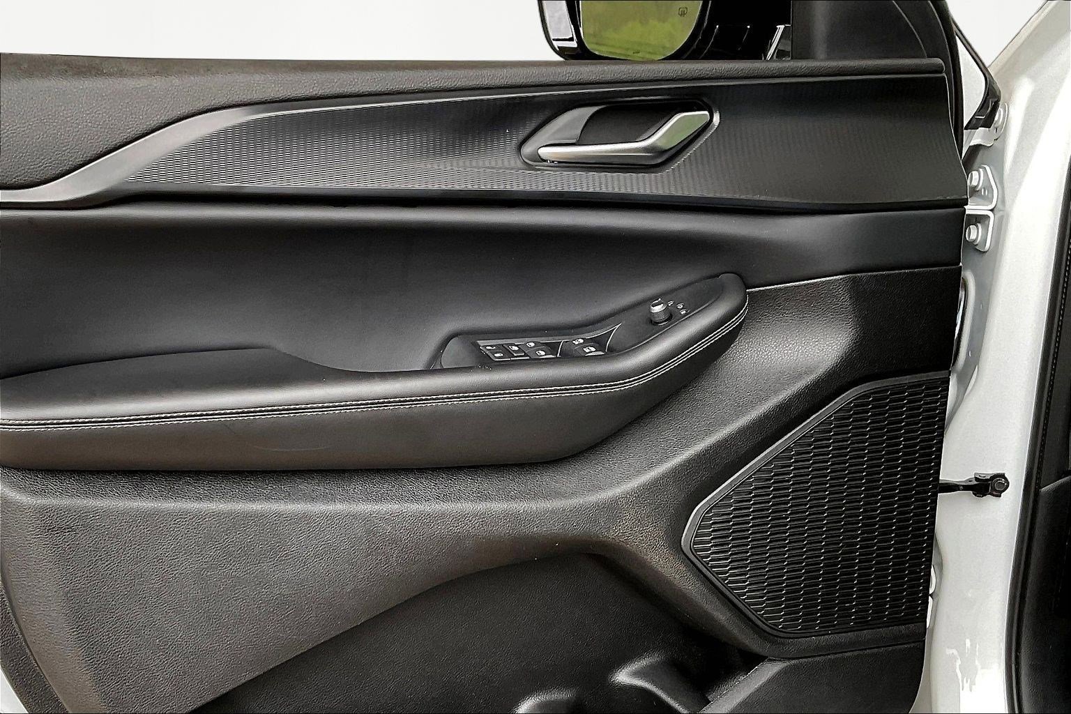 Used 2023 Jeep Grand Cherokee L Laredo AWD/4WD image 19