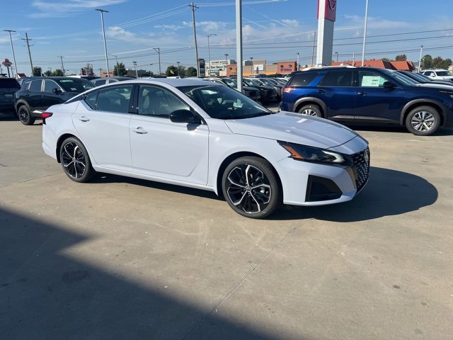 New 2025 Nissan Altima 2.5 SR image 3