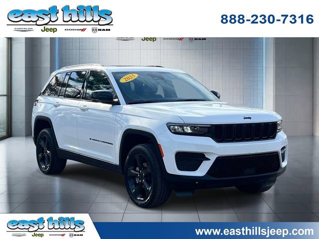 Used 2025 Jeep Grand Cherokee Altitude AWD/4WD image 1