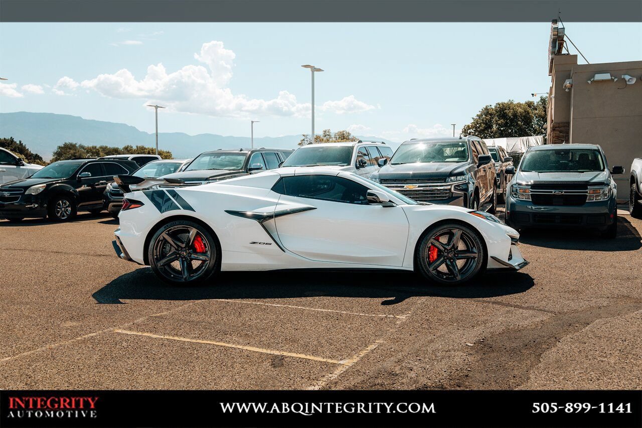 Used 2023 Chevrolet Corvette Z06 w/ Z07 Performance Package RWD image 8