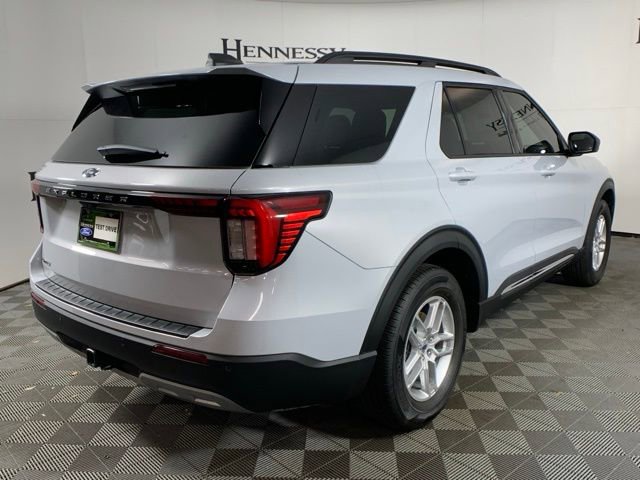 Used 2025 Ford Explorer Active w/ Active Comfort Package image 7