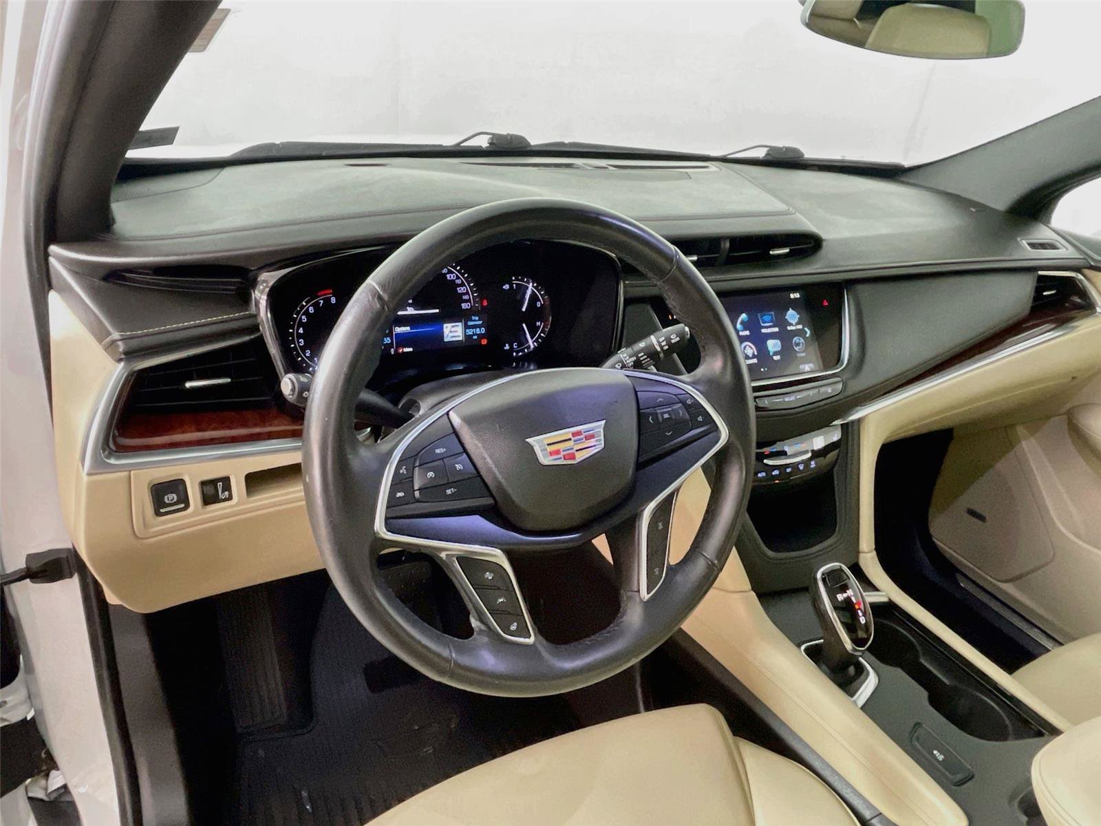 Used 2018 Cadillac XT5 Luxury w/ Driver Awareness Package FWD image 12
