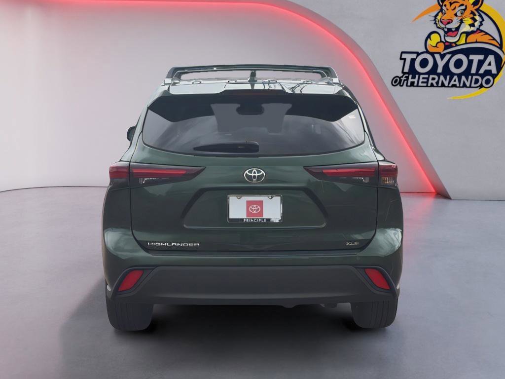 Certified 2025 Toyota Highlander XLE image 6