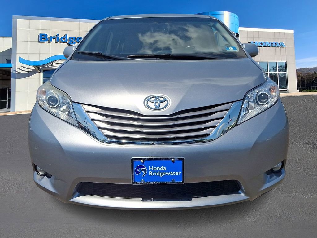 Used 2017 Toyota Sienna FWD image 2