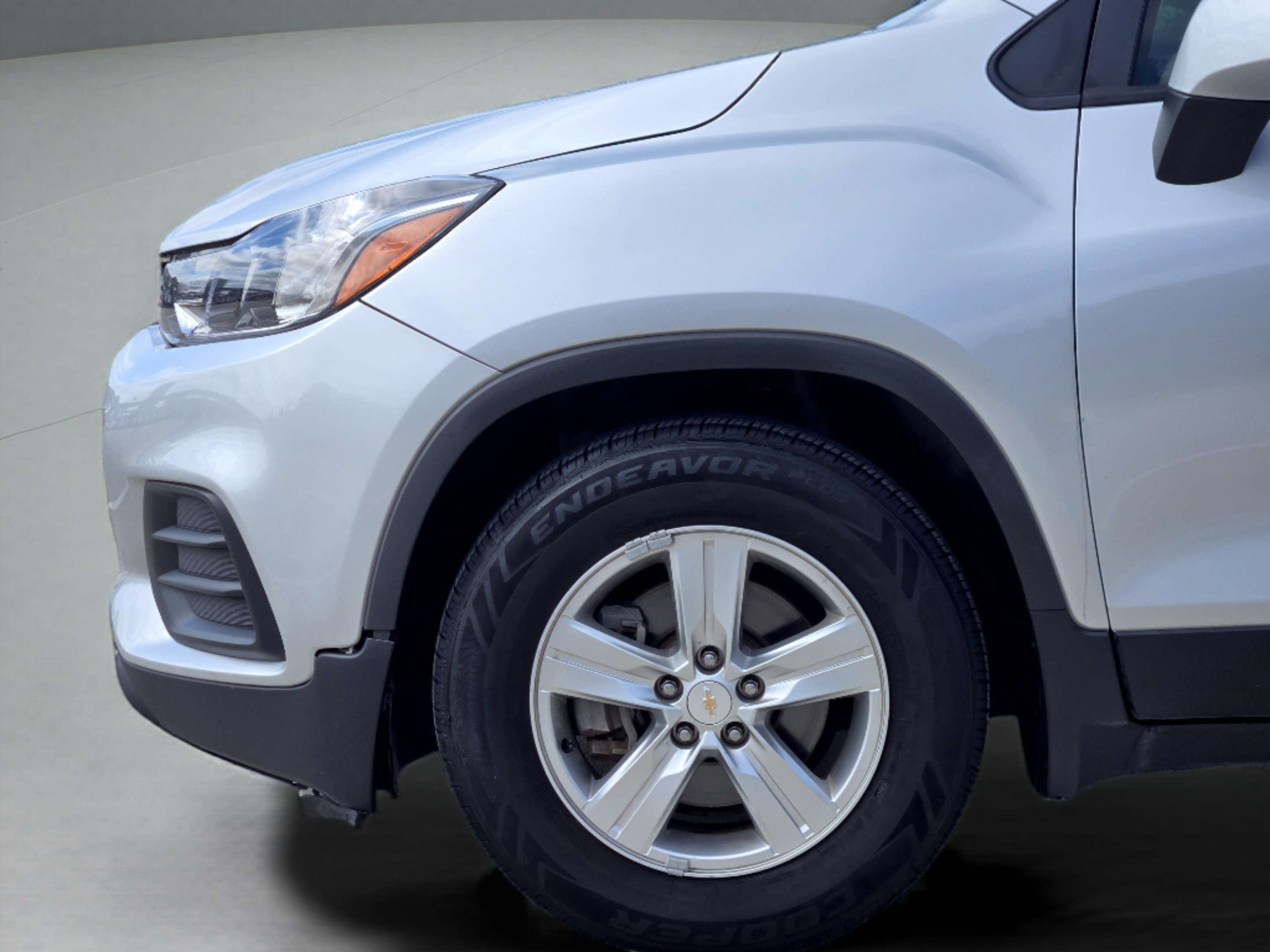 Used 2022 Chevrolet Trax LS w/ Tint and Cruise Package FWD image 29
